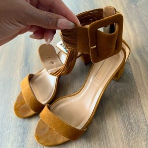 AQUAZZURA
Casa Blanca Ankle-Cuff Sandal